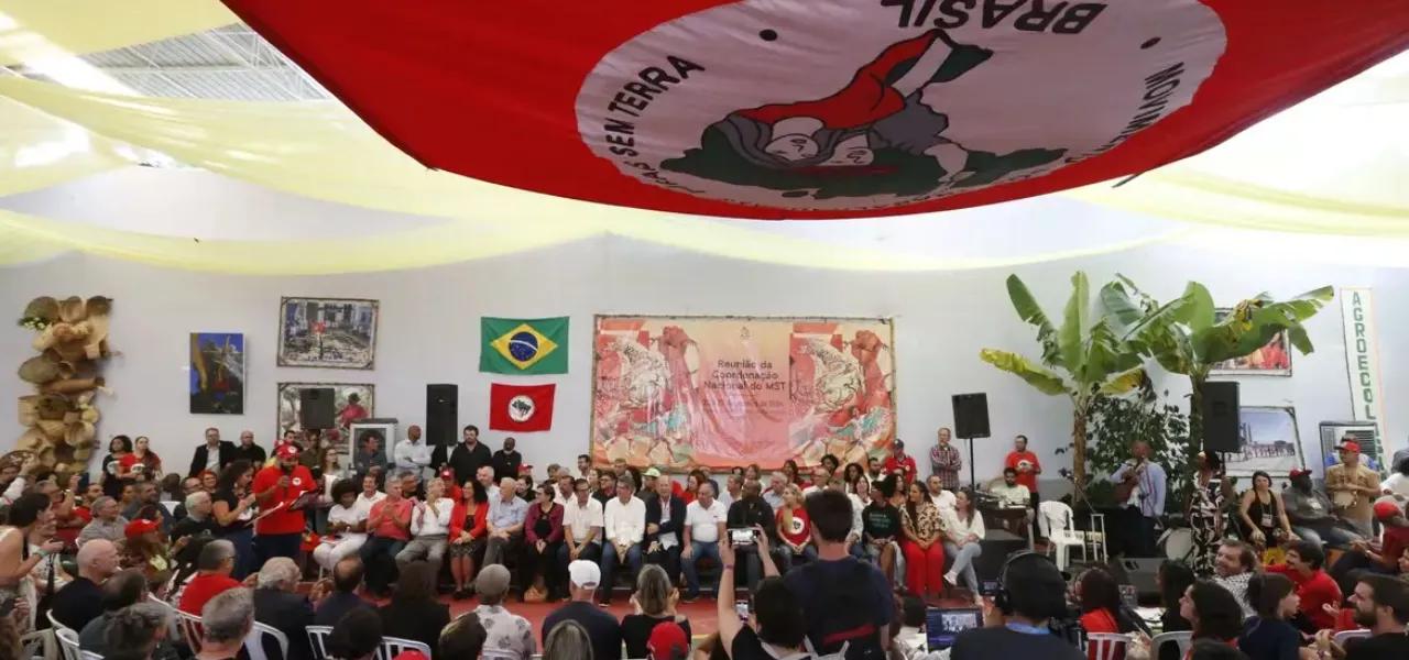Encerramento de encontro da coordenação nacional do MST Encerramento de encontro da coordenação nacional do MST