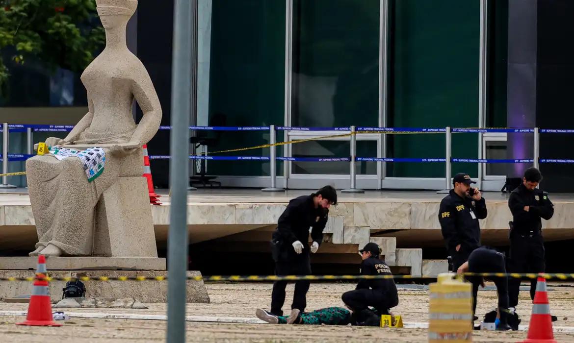 Corpo do terrorista bolsonarista foi retirado 13 horas após o atentado devido a preocupações com os explosivos Corpo do terrorista bolsonarista foi retirado 13 horas após o atentado devido a preocupações com os explosivos