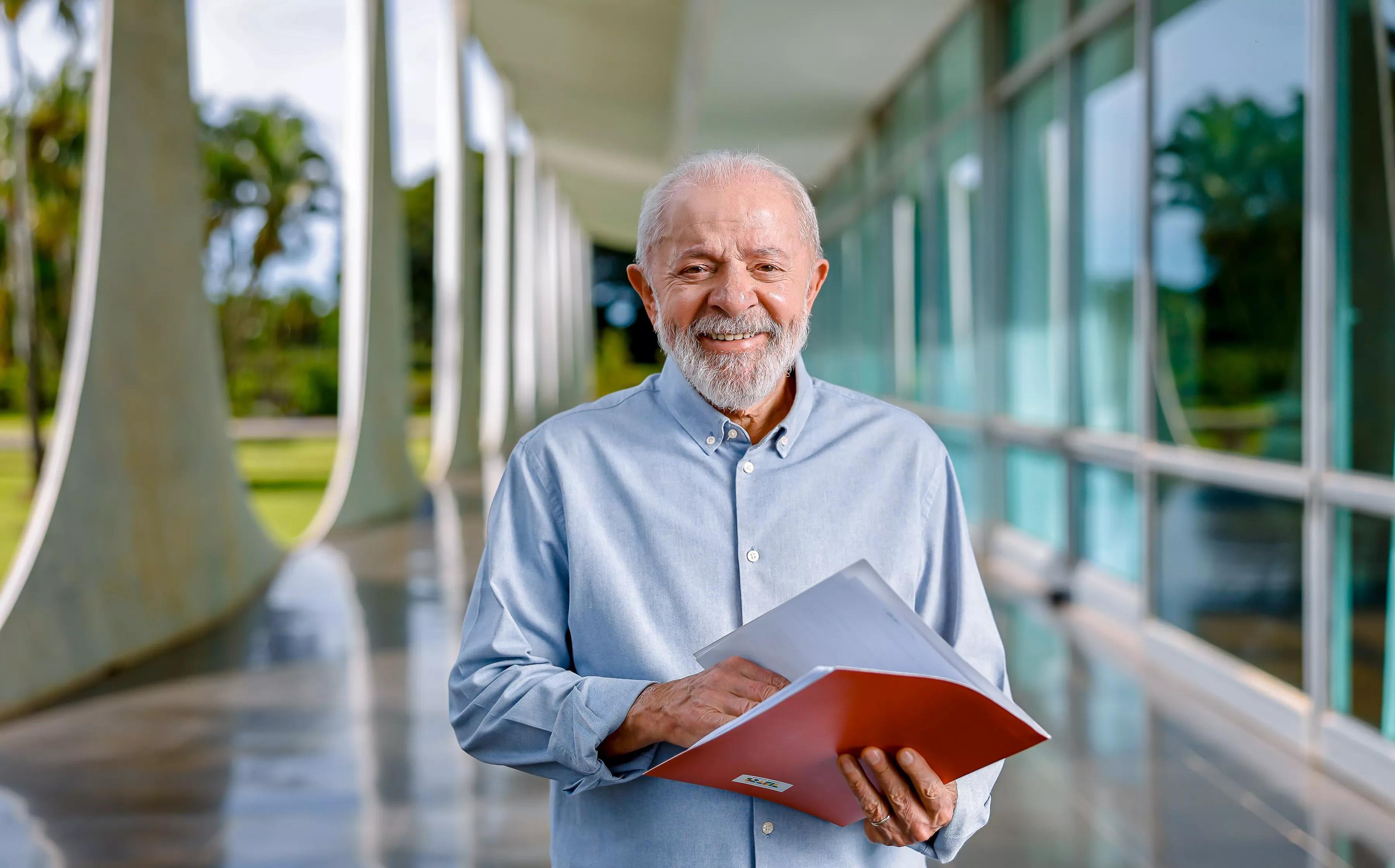 Presidente da República, Luiz Inácio Lula da Silva, durante entrevista para a Rádio Tupi FM, do Rio de Janeiro. Palácio da Alvorada, Brasília - DF.