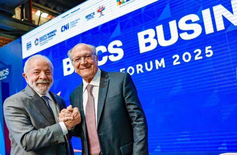 O presidente Lula e o vice, Geraldo Alckmin, durante o Fórum Empresarial