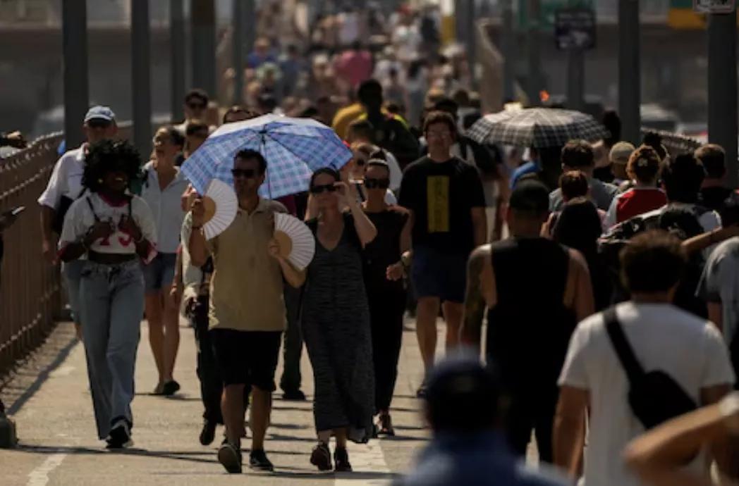 Trump ordenou novo censo que exclui imigrantes em "situação ilegal" nos EUA Trump ordenou novo censo que exclui imigrantes em "situação ilegal" nos EUA