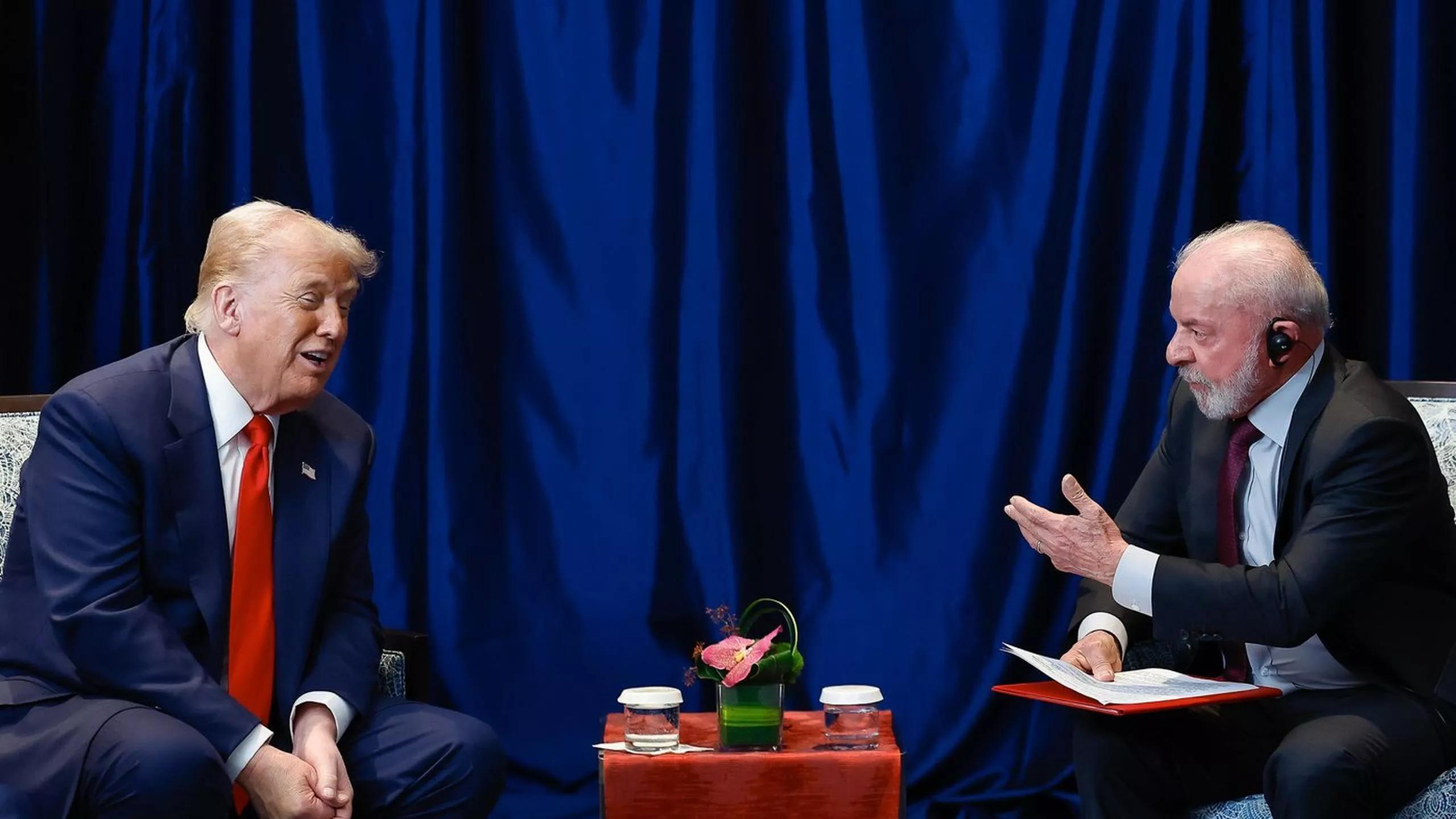 Presidente Lula durante reunião com o presidente dos Estados Unidos, Donald Trump, durante a 47ª Cúpula da Associação de Nações do Sudeste Asiático - ASEAN em Kuala Lampur, Malásia.