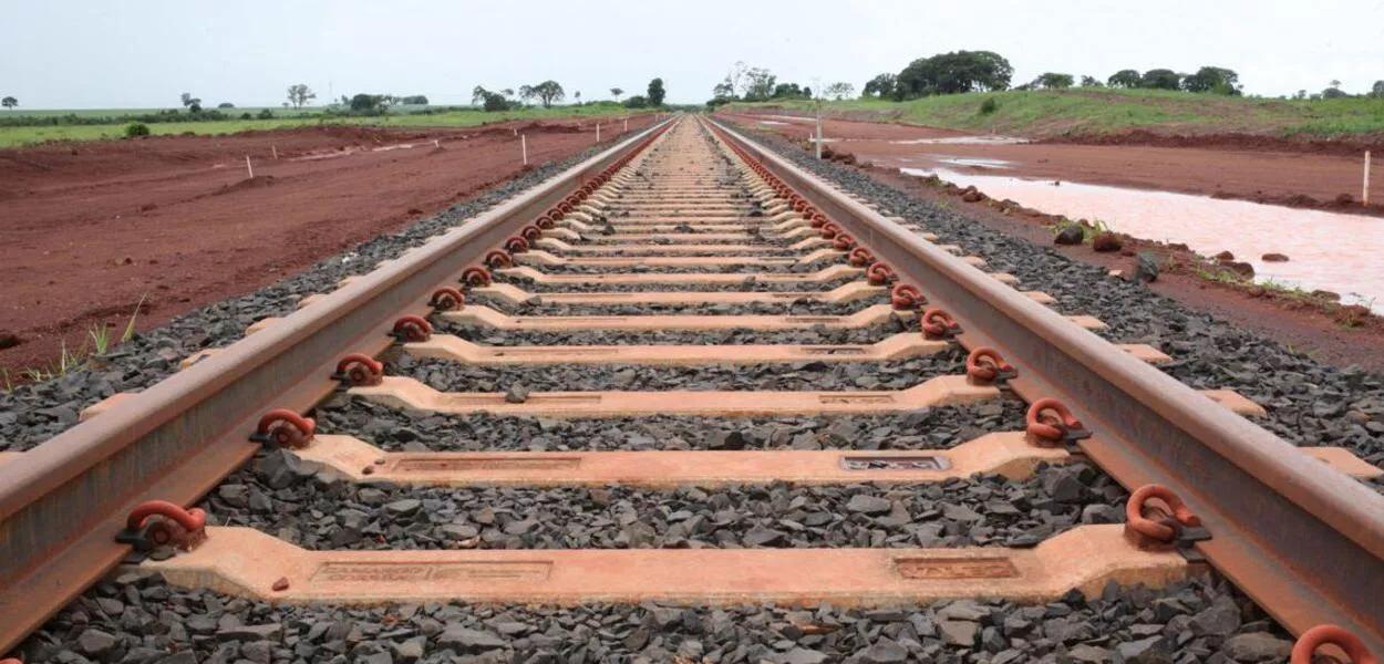 Grupo português Mota-Engil negocia assumir porto, ferrovia e mina na Bahia