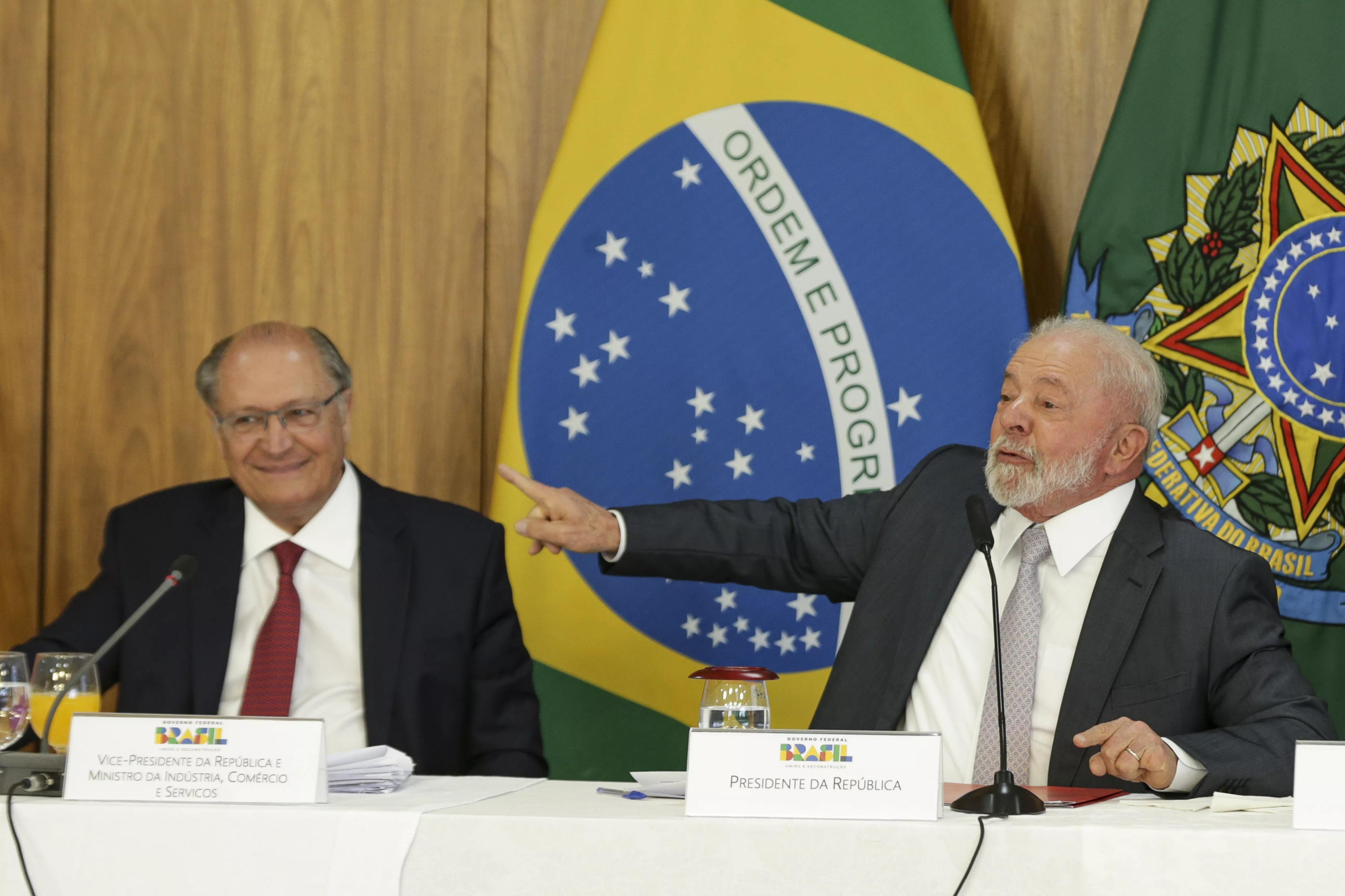 Brasília (DF), 06/07/2023 - O presidente Luiz Inácio Lula da Silva e o vice-presidente, Geraldo Alckmin, durante reunião de relançamento do Conselho Nacional de Desenvolvimento Industrial (CNDI), no Palácio do Planalto. Brasília (DF), 06/07/2023 - O presidente Luiz Inácio Lula da Silva e o vice-presidente, Geraldo Alckmin, durante reunião de relançamento do Conselho Nacional de Desenvolvimento Industrial (CNDI), no Palácio do Planalto.