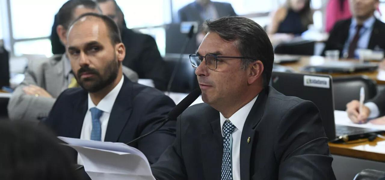 Eduardo e Flávio Bolsonaro Eduardo e Flávio Bolsonaro