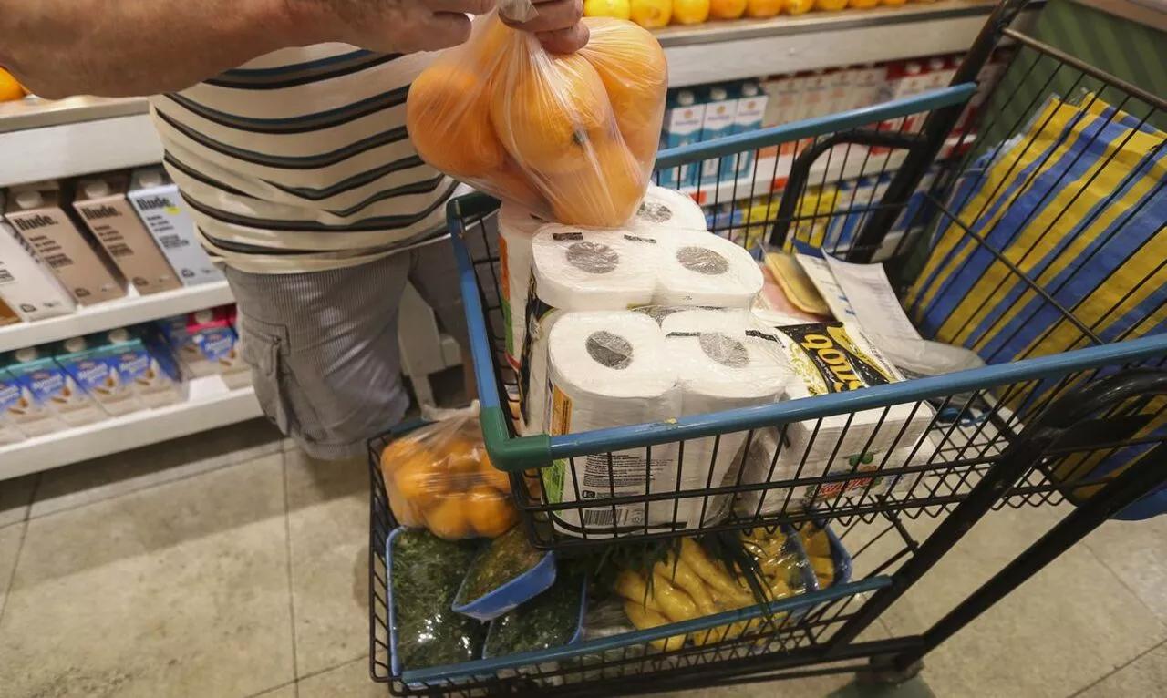 Carrinho de compras no supermercado
