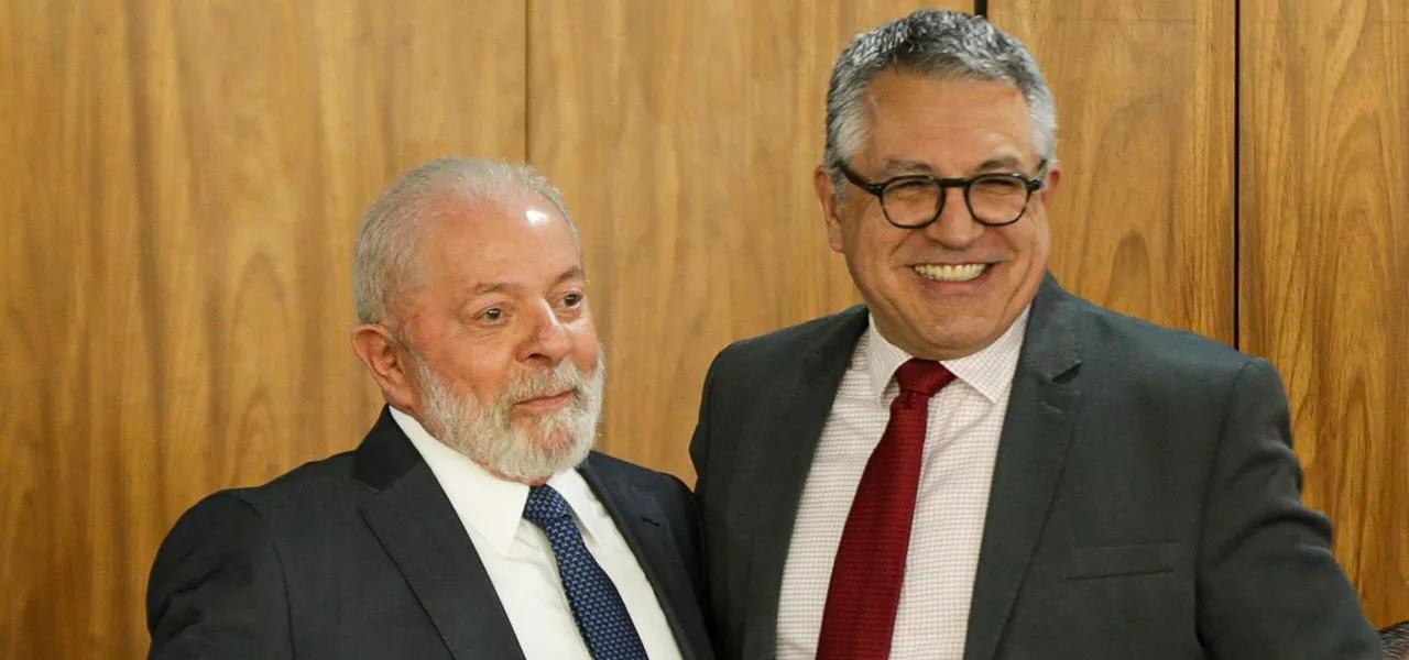 O presidente Lula (à esq.) e o ministro Alexandre Padilha O presidente Lula (à esq.) e o ministro Alexandre Padilha