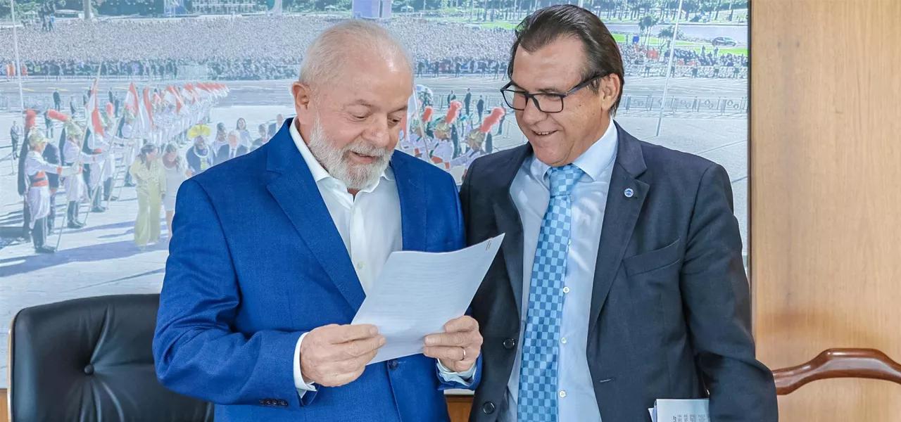 Lula e o ministro do Trabalho e Emprego, Luiz Marinho, no Palácio do Planalto Lula e o ministro do Trabalho e Emprego, Luiz Marinho, no Palácio do Planalto