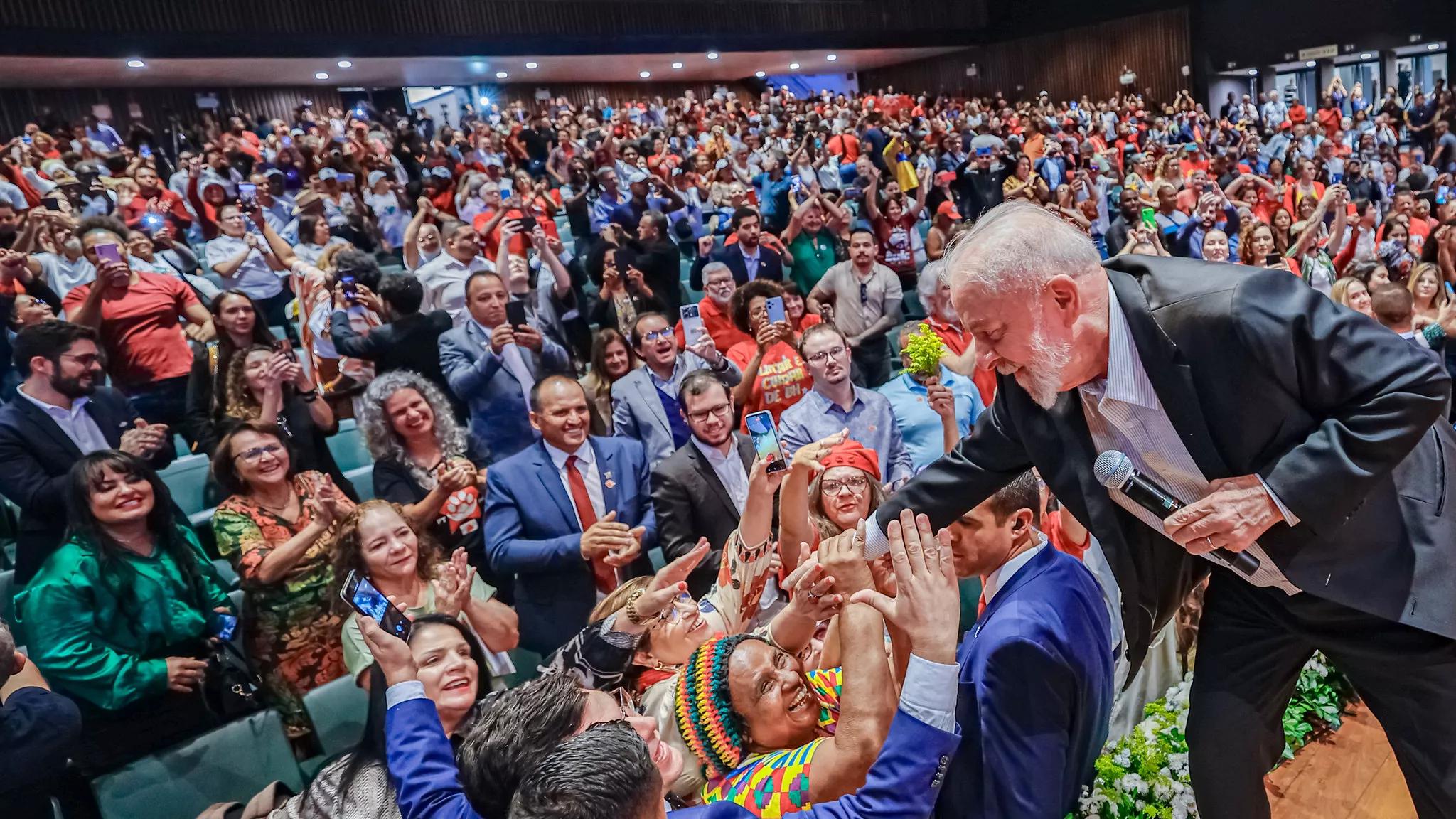 Presidente Lula anuncia investimentos para MG Presidente Lula anuncia investimentos para MG