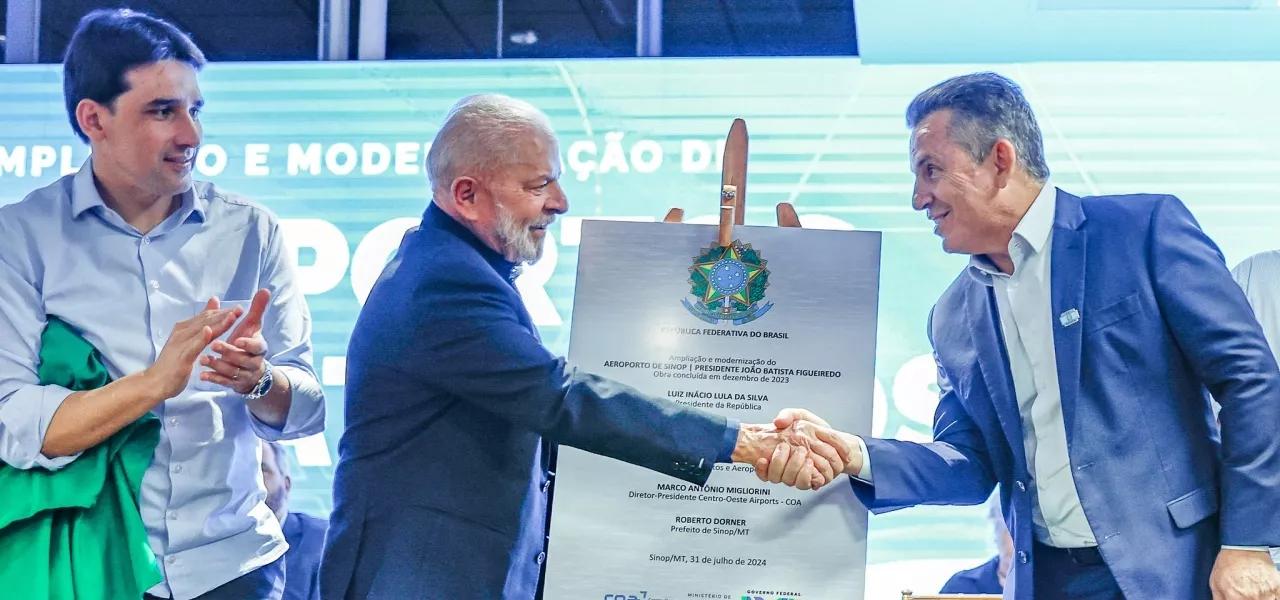 Da esquerda para a direita: Silvio Costa Filho (ministro de Portos e Aeroportos), Lula (presidente da República) e Mauro Mendes (governador de Mato Grosso) Da esquerda para a direita: Silvio Costa Filho (ministro de Portos e Aeroportos), Lula (presidente da República) e Mauro Mendes (governador de Mato Grosso)