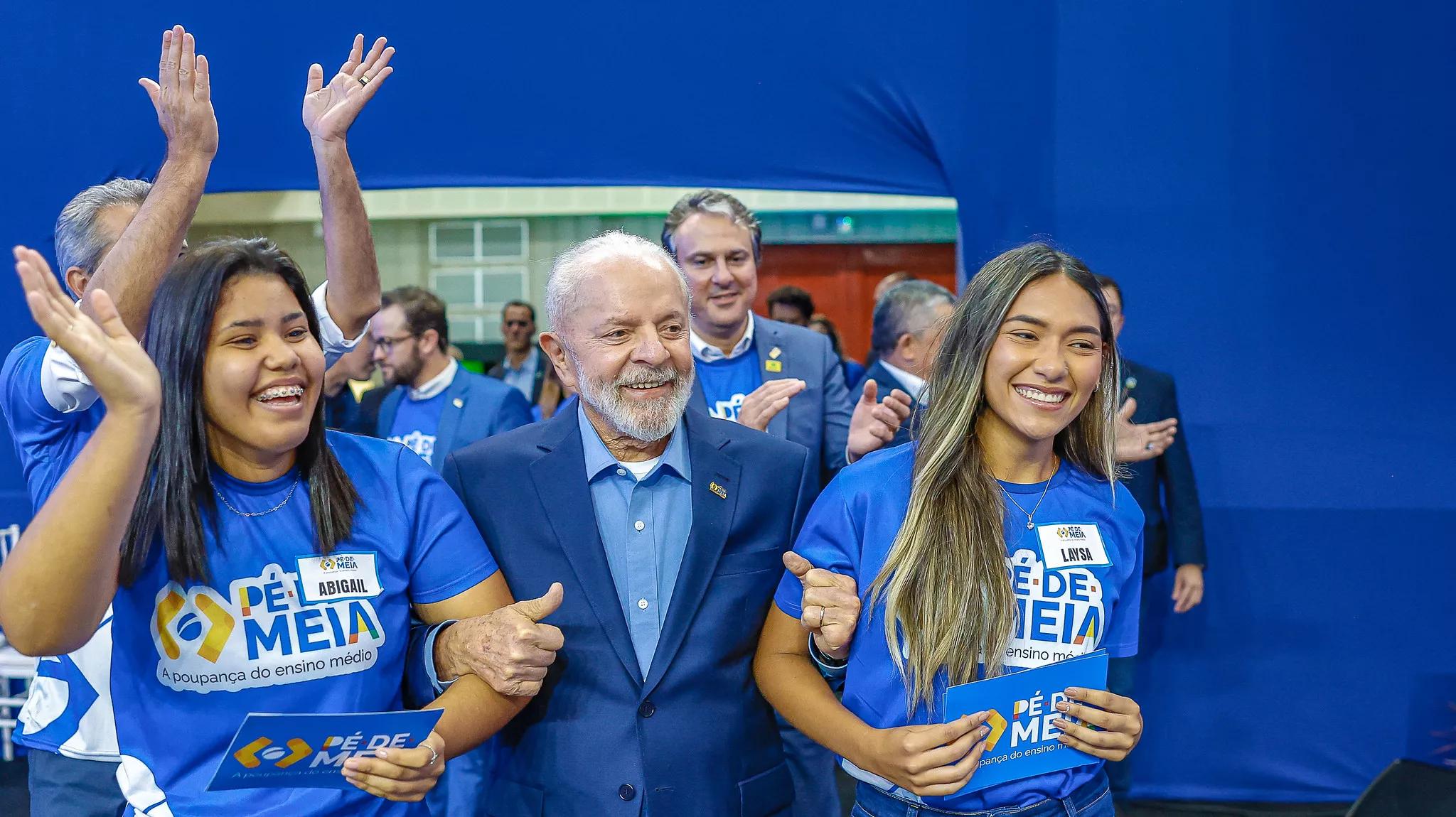 Lula durante anúncio de programa educacional no Ceará Lula durante anúncio de programa educacional no Ceará