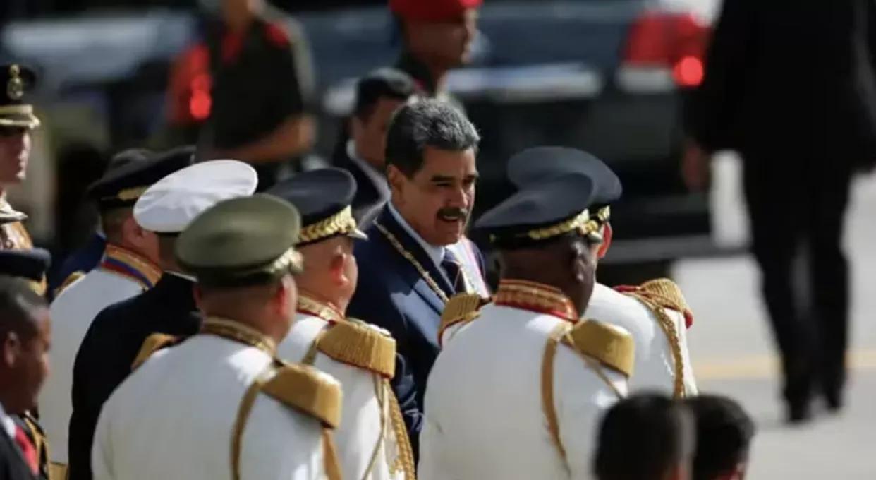 Nicolás Maduro e comando militar em evento em Caracas Nicolás Maduro e comando militar em evento em Caracas