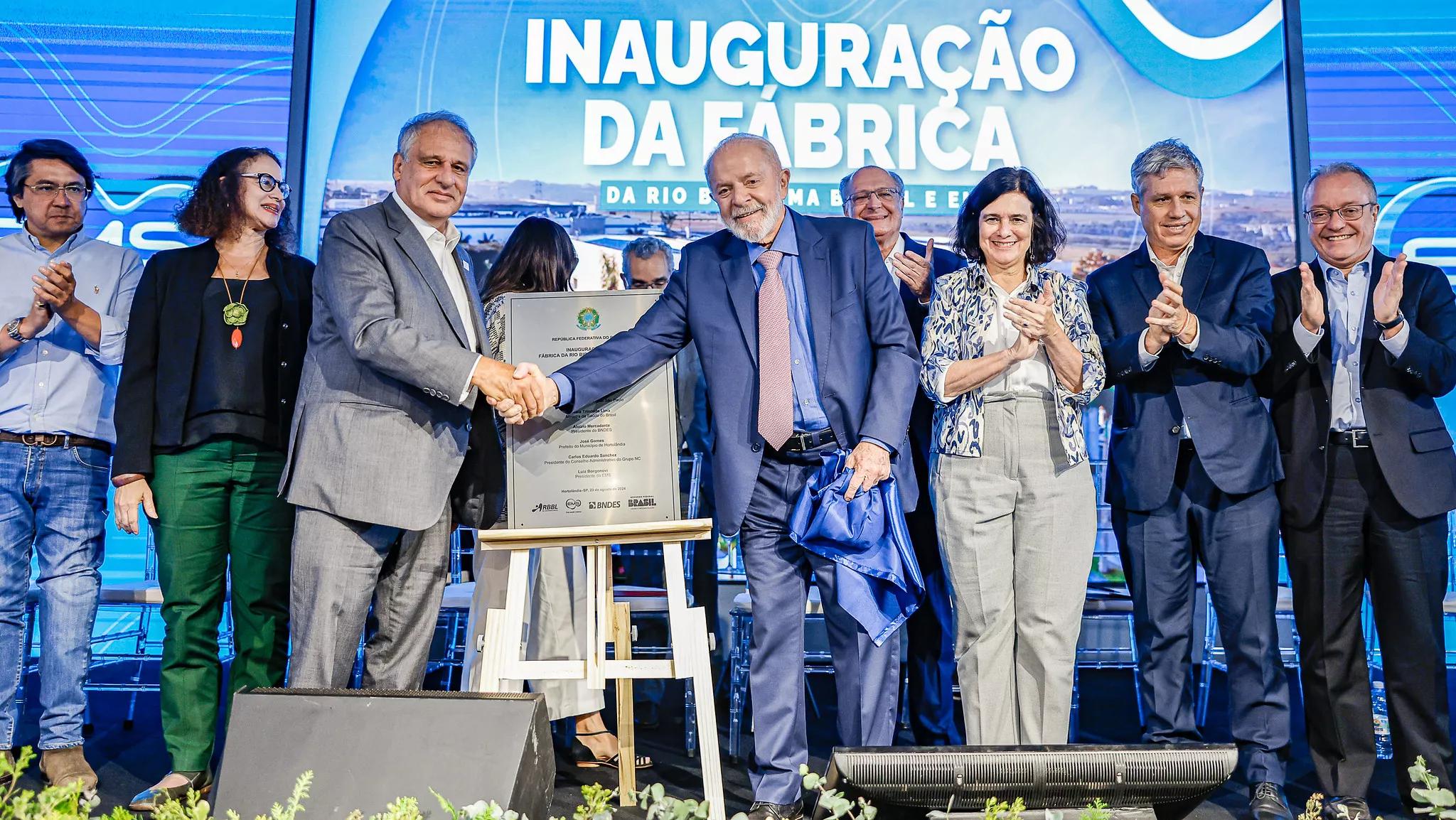 Carlos Sanchez e o presidente Lula inauguram fábrica Carlos Sanchez e o presidente Lula inauguram fábrica