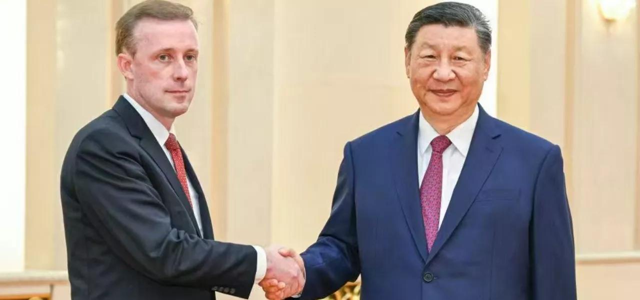 Jake Sullivan, conselheiro de Segurança Nacional dos EUA, e Xi Jinping, presidente da China Jake Sullivan, conselheiro de Segurança Nacional dos EUA, e Xi Jinping, presidente da China