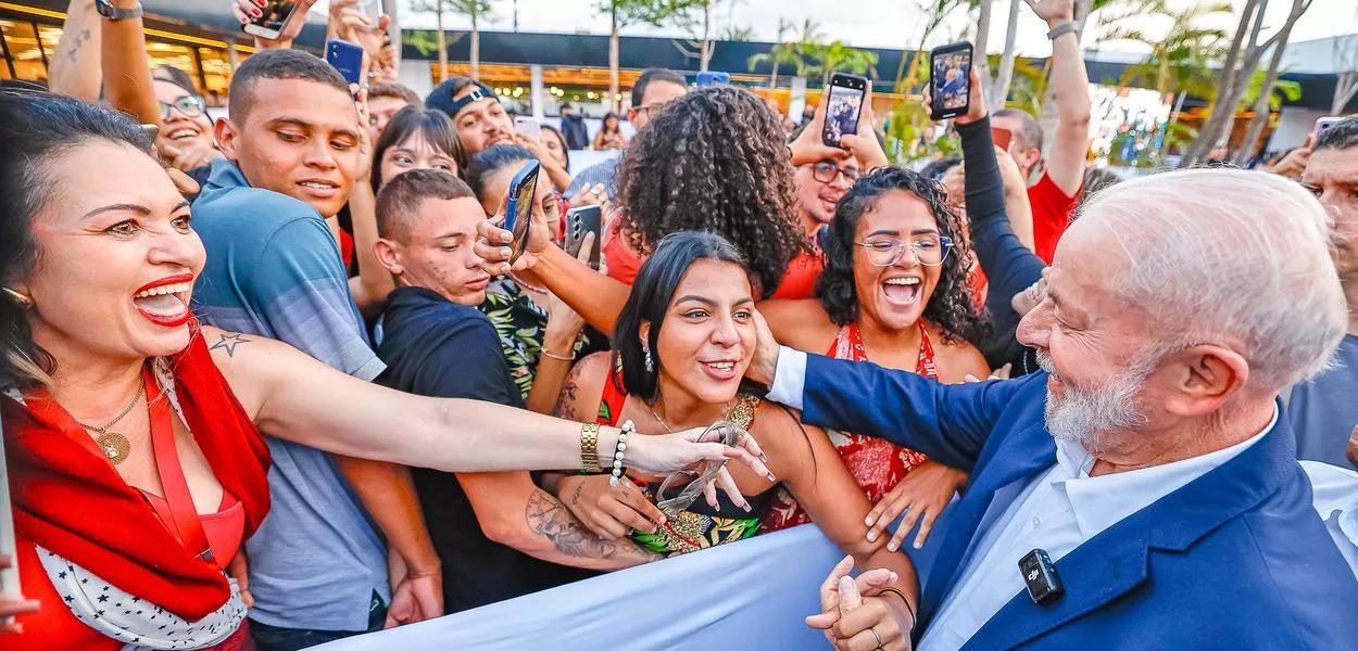 30.08.2024 - Presidente Luiz Inácio Lula da Silva durante visita à nova unidade da AeC em João Pessoa, seguida de encontro com jovens trabalhadores da empresa, na sede da AeC. João Pessoa - PB 30.08.2024 - Presidente Luiz Inácio Lula da Silva durante visita à nova unidade da AeC em João Pessoa, seguida de encontro com jovens trabalhadores da empresa, na sede da AeC. João Pessoa - PB
