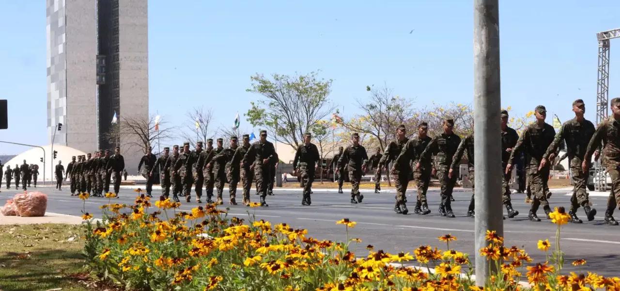 Desfile cívico-militar de 7 de setembro, em Brasília Desfile cívico-militar de 7 de setembro, em Brasília