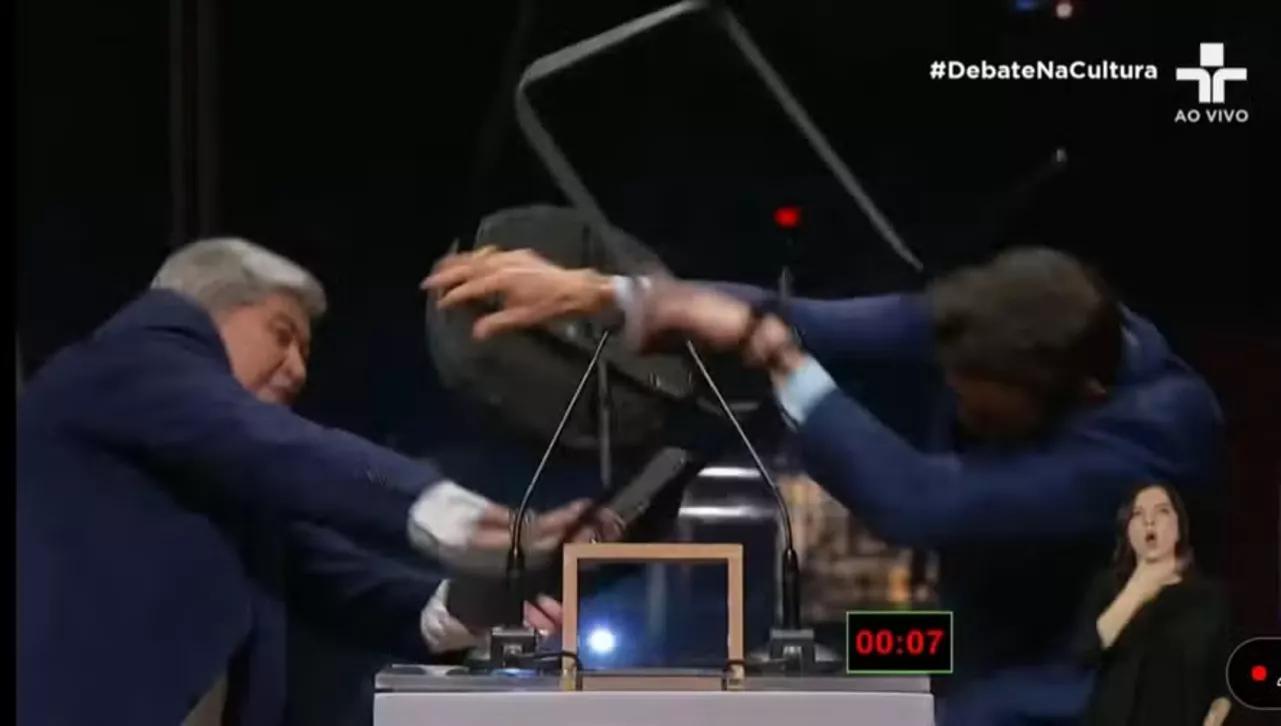 José Luiz Datena agride Pablo Marçal com cadeira durante debate da TV Cultura com candidatos a prefeito de São Paulo