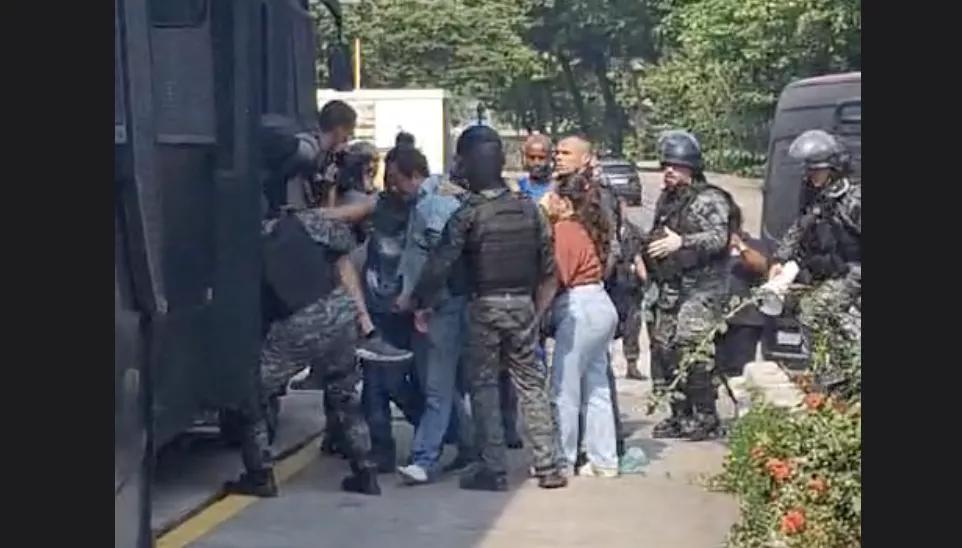 Glauber Braga é detido durante protesto na Uerj, 20 de setembro de 2024 Glauber Braga é detido durante protesto na Uerj, 20 de setembro de 2024