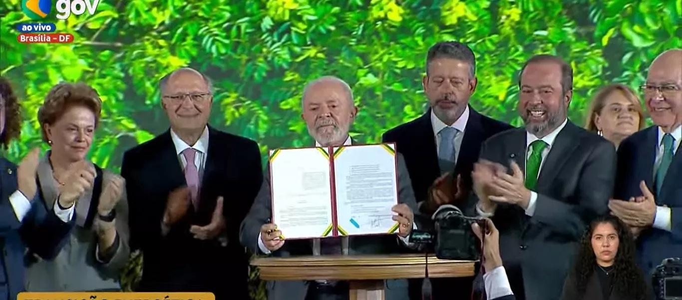 Presidente Lula sanciona Lei do Combustível do Futuro Presidente Lula sanciona Lei do Combustível do Futuro