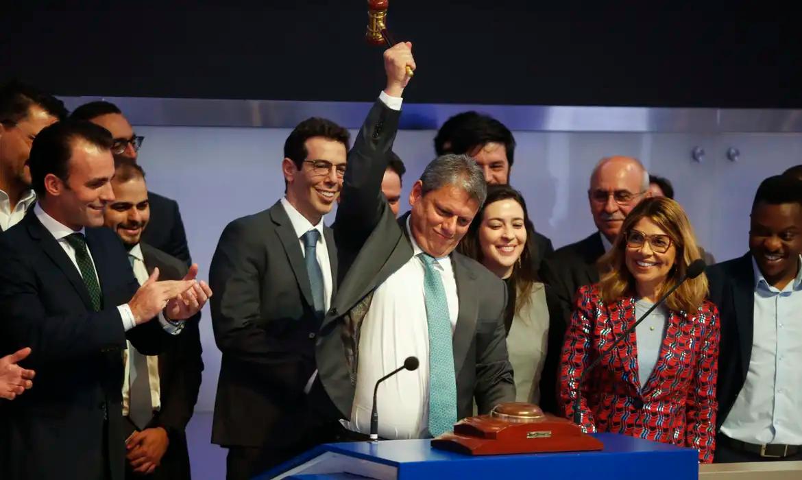 Tarcísio de Freitas em leilão de privatização de serviços escolares Tarcísio de Freitas em leilão de privatização de serviços escolares