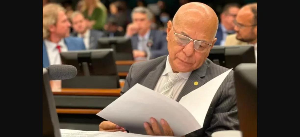 Deputado federal do PL, Professor Alcides Ribeiro é suspeito de ter relações íntimas com um adolescente