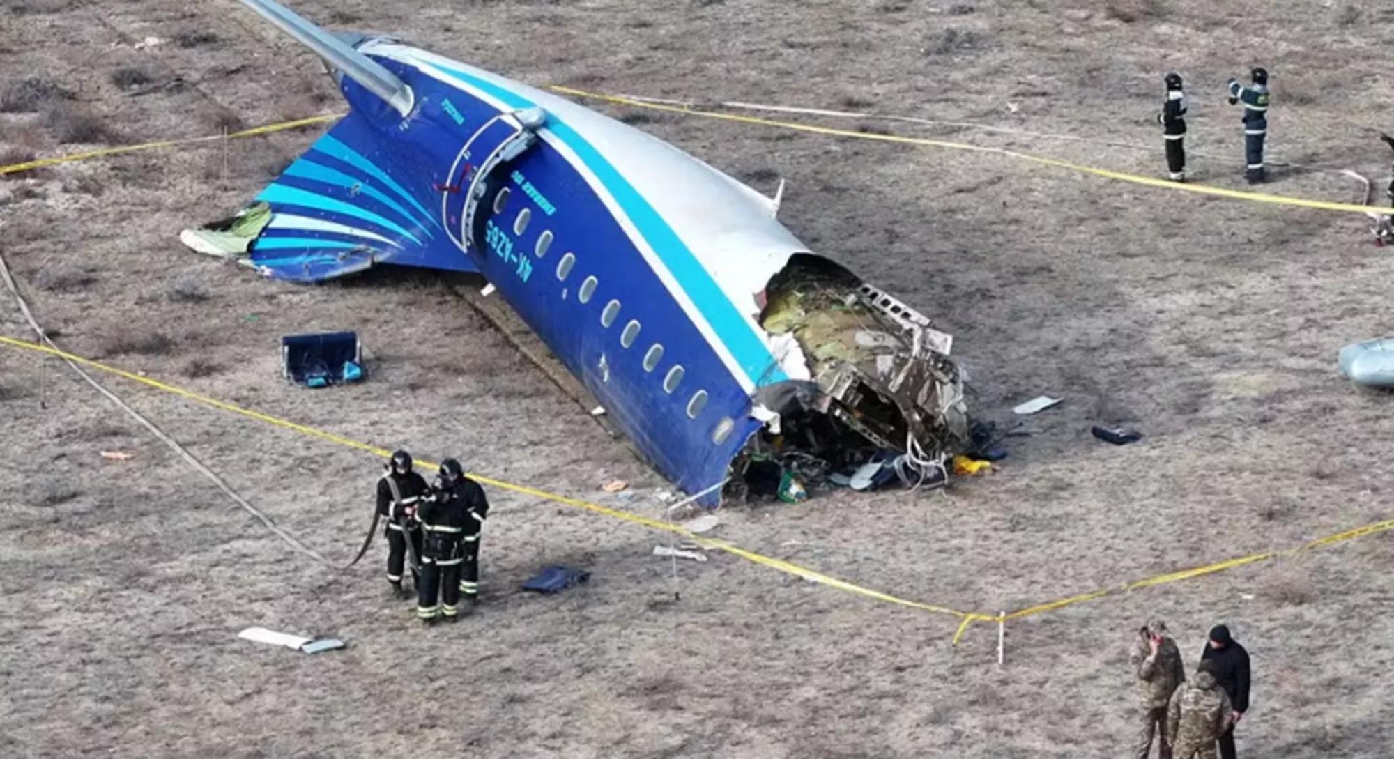 Avião fabricado pela Embraer cai no Cazaquistão no dia 25 de dezembro de 2024