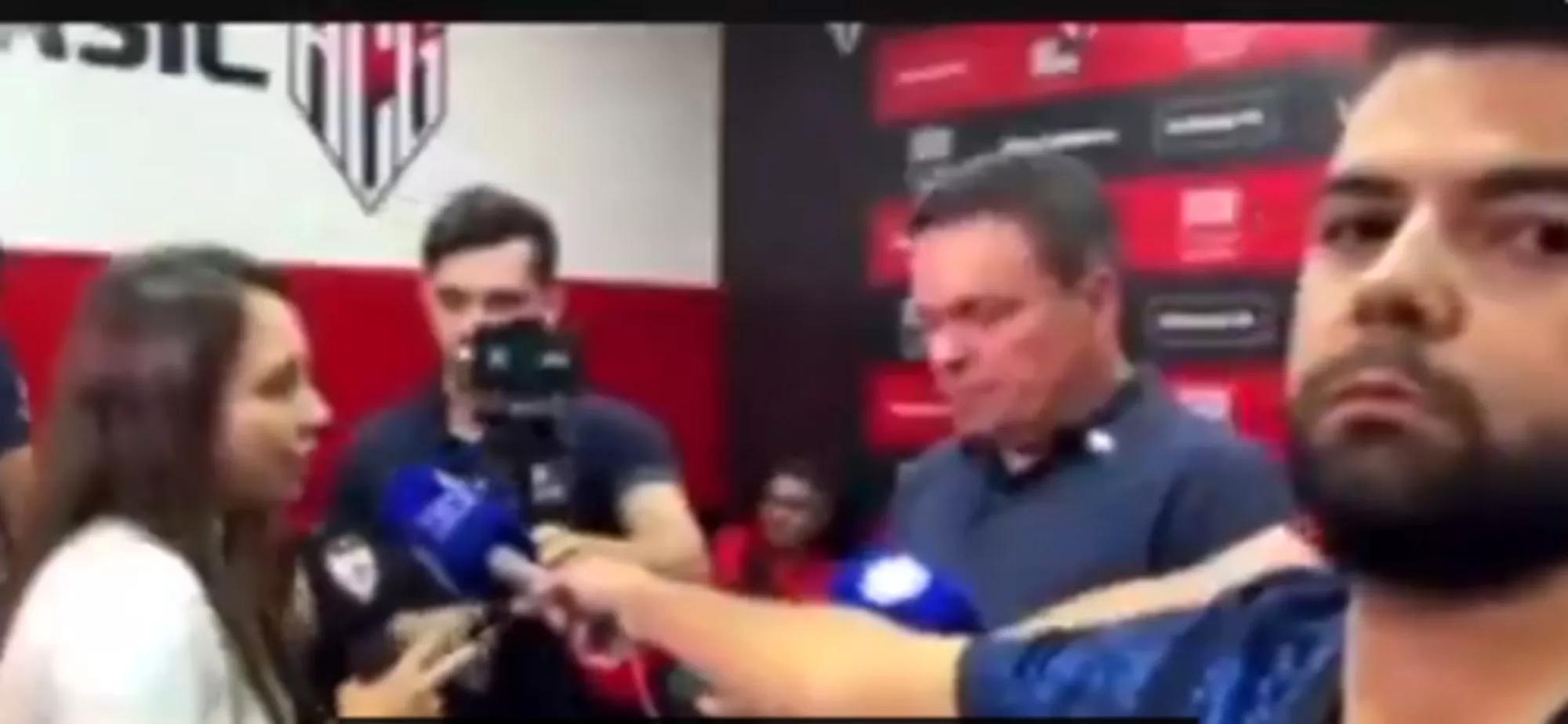 A repórter Nathália Freitas, da TV Globo e Rádio CBN, abandonou a entrevista coletiva do presidente do Atlético-GO A repórter Nathália Freitas, da TV Globo e Rádio CBN, abandonou a entrevista coletiva do presidente do Atlético-GO