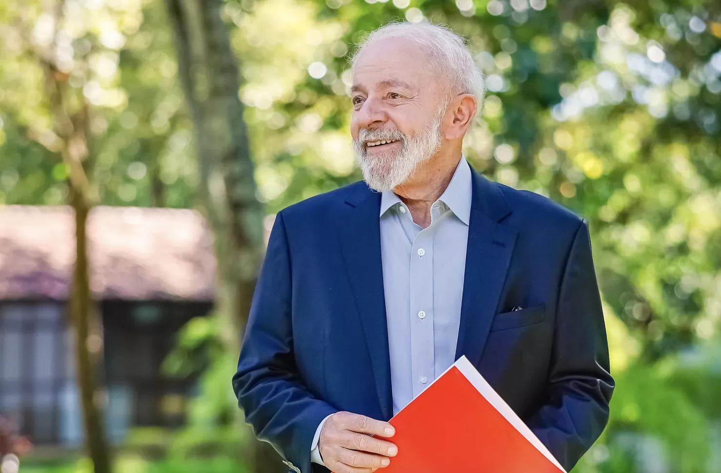 Presidente Luiz Inácio Lula da Silva em entrevista às rádios Metrópole e Sociedade, da Bahia, na Residência oficial da Granja do Torto, Brasília - DF. Presidente Luiz Inácio Lula da Silva em entrevista às rádios Metrópole e Sociedade, da Bahia, na Residência oficial da Granja do Torto, Brasília - DF.