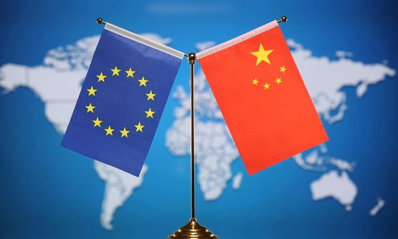 Bandeiras União Europeia e China Bandeiras União Europeia e China
