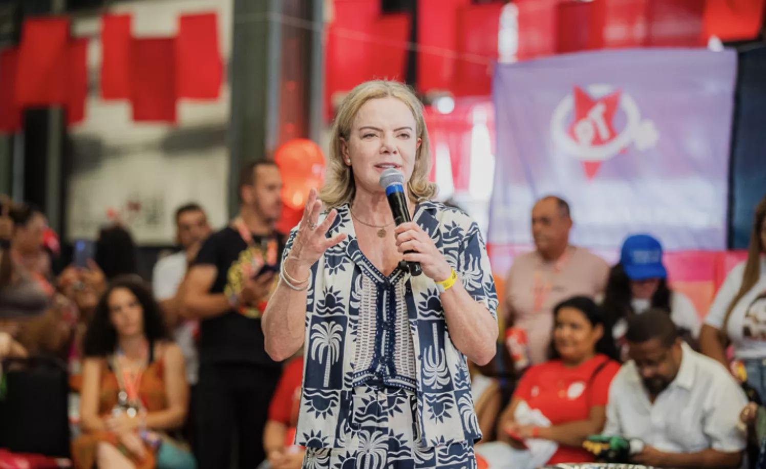 Gleisi Hoffmann na festa de 45 anos do PT, no Rio de Janeiro (RJ): "Raízes no Povo e Olhos no Futuro" Gleisi Hoffmann na festa de 45 anos do PT, no Rio de Janeiro (RJ): "Raízes no Povo e Olhos no Futuro"