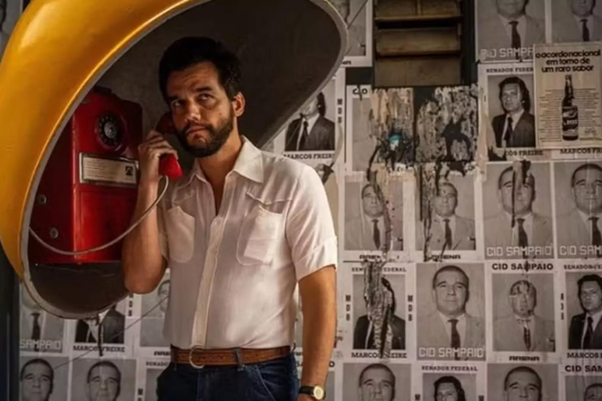 Com O agente secreto, Kleber Mendonça Filho reafirma seu compromisso com obras que combinam crítica social Com O agente secreto, Kleber Mendonça Filho reafirma seu compromisso com obras que combinam crítica social