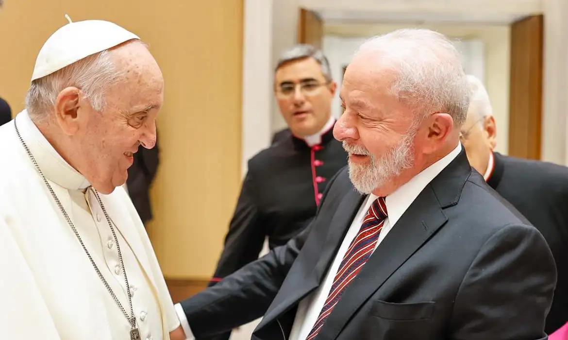 Presidente Lula em encontro com o papa Francisco. Presidente Lula em encontro com o papa Francisco.