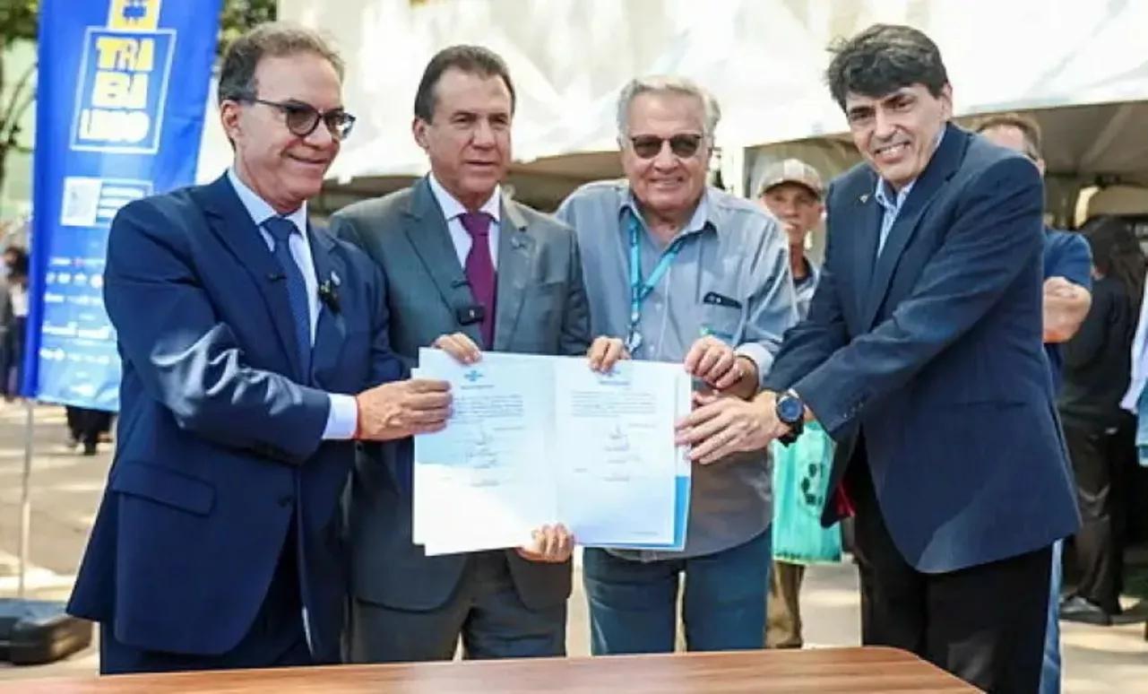 Sebrae e Sicoob assinaram acordo que permite um aporte de R$ 400 milhões por meio do Fampe. Sebrae e Sicoob assinaram acordo que permite um aporte de R$ 400 milhões por meio do Fampe.