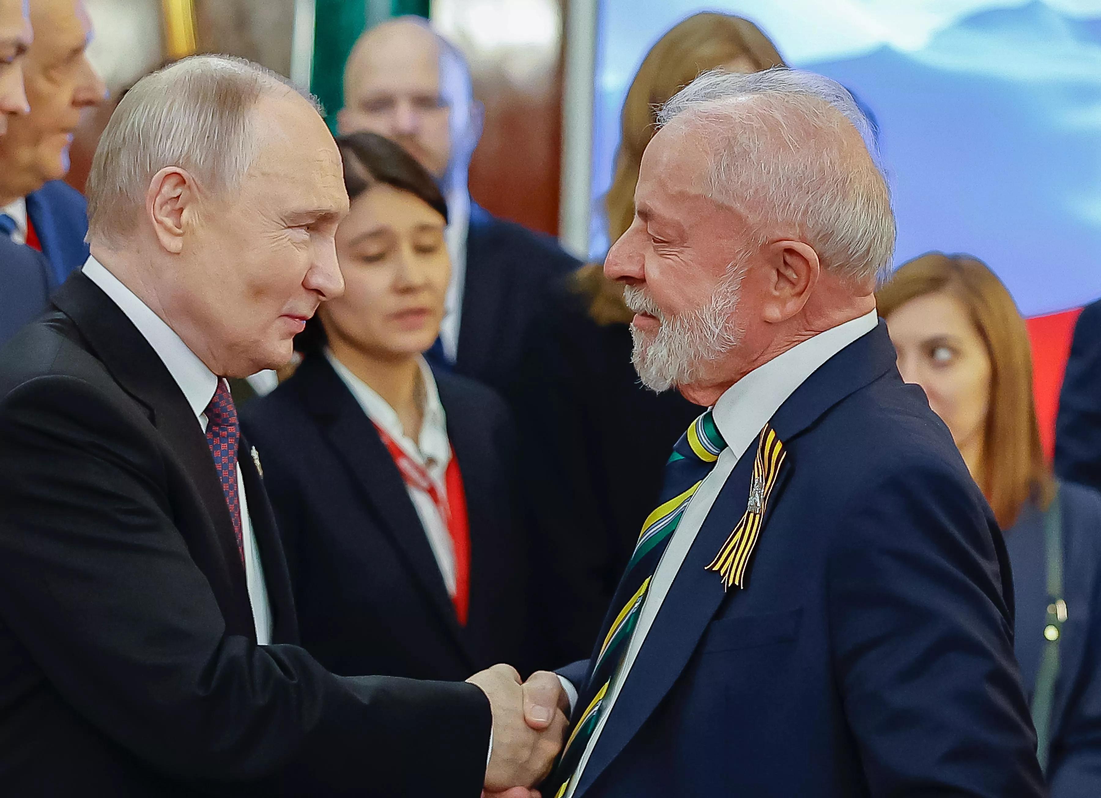Presidente da República, Luiz Inácio Lula da Silva, durante jantar oferecido pelo Presidente da Federação da Rússia, Vladimir Putin.Grande Palácio do Kremlin. Presidente da República, Luiz Inácio Lula da Silva, durante jantar oferecido pelo Presidente da Federação da Rússia, Vladimir Putin.Grande Palácio do Kremlin.
