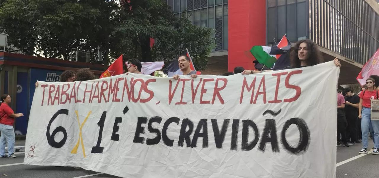 Ato pede o fim da escala 6x1 e melhores condições de trabalho e renda Ato pede o fim da escala 6x1 e melhores condições de trabalho e renda
