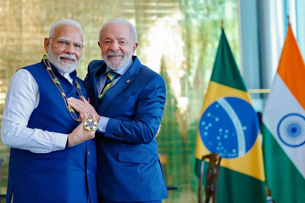 Presidente da República, Luiz Inácio Lula da Silva, durante condecoração do primeiro-ministro da Índia, Narendra Modi, com o Grande Colar da Ordem Nacional do Cruzeiro do Sul, no grau de Grã-Cruz.Palácio da Alvorara Presidente da República, Luiz Inácio Lula da Silva, durante condecoração do primeiro-ministro da Índia, Narendra Modi, com o Grande Colar da Ordem Nacional do Cruzeiro do Sul, no grau de Grã-Cruz.Palácio da Alvorara