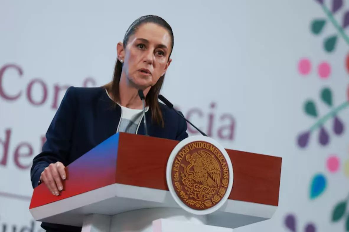 A presidente do México, Claudia Sheinbaum, discursa durante uma coletiva de imprensa, enquanto o presidente dos EUA, Donald Trump, ameaçou no sábado impor uma tarifa de 30% sobre as importações do México e da União Europeia a partir de 1º de agosto, na Cidade do México, México, em 14 de julho de 2025 A presidente do México, Claudia Sheinbaum, discursa durante uma coletiva de imprensa, enquanto o presidente dos EUA, Donald Trump, ameaçou no sábado impor uma tarifa de 30% sobre as importações do México e da União Europeia a partir de 1º de agosto, na Cidade do México, México, em 14 de julho de 2025