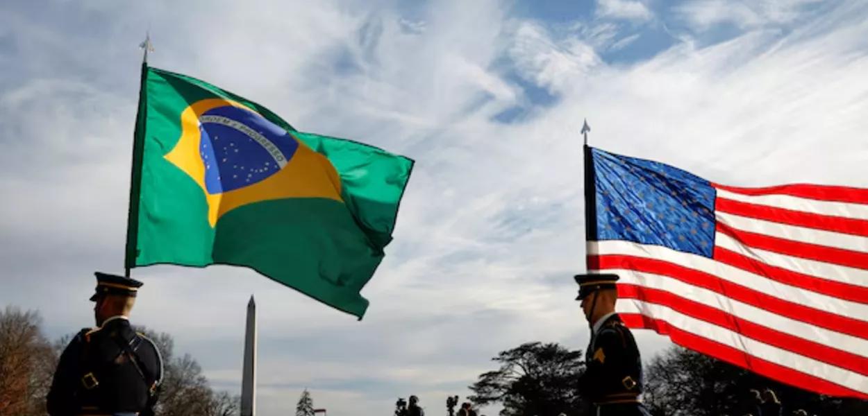 Bandeiras do Brasil e dos Estados Unidos Bandeiras do Brasil e dos Estados Unidos