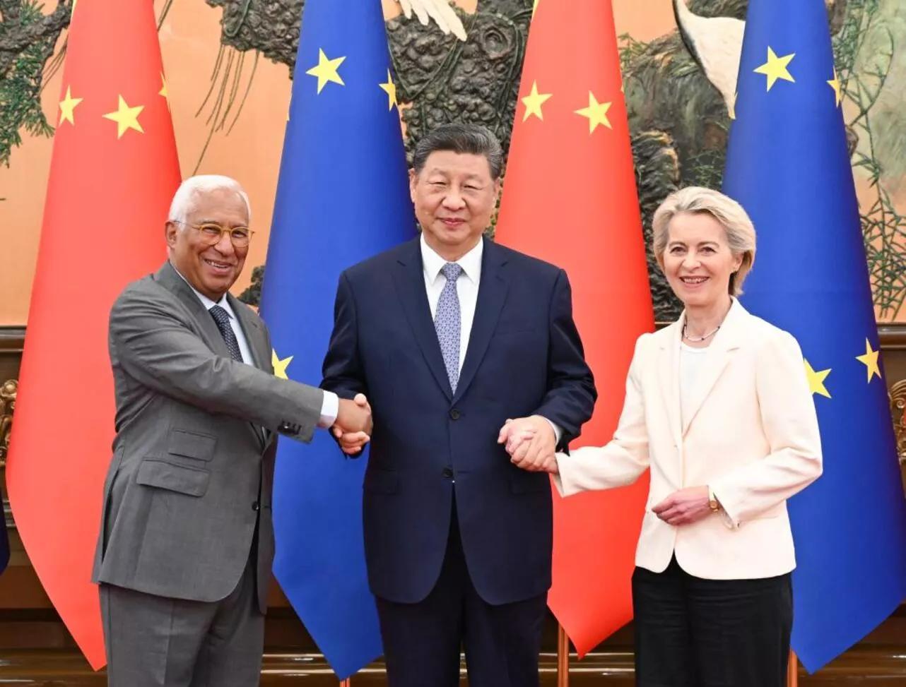 O prrsidente chinês recebe os líderes da União Europeia Antonio Costa e Ursula von der Leyen O prrsidente chinês recebe os líderes da União Europeia Antonio Costa e Ursula von der Leyen