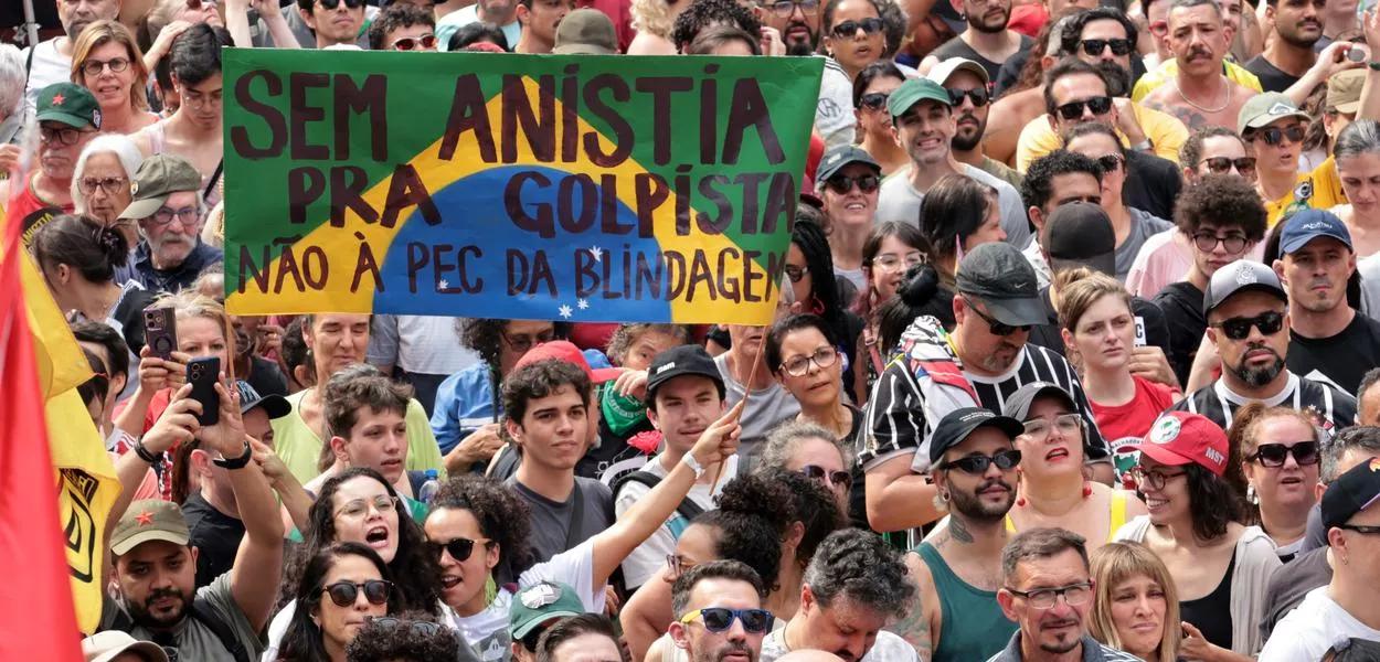 São Paulo (SP), 21/09/2025 Manifestantes participam de ato contra a PEC da Anistia e da Blindagem, no MASP São Paulo (SP), 21/09/2025 Manifestantes participam de ato contra a PEC da Anistia e da Blindagem, no MASP