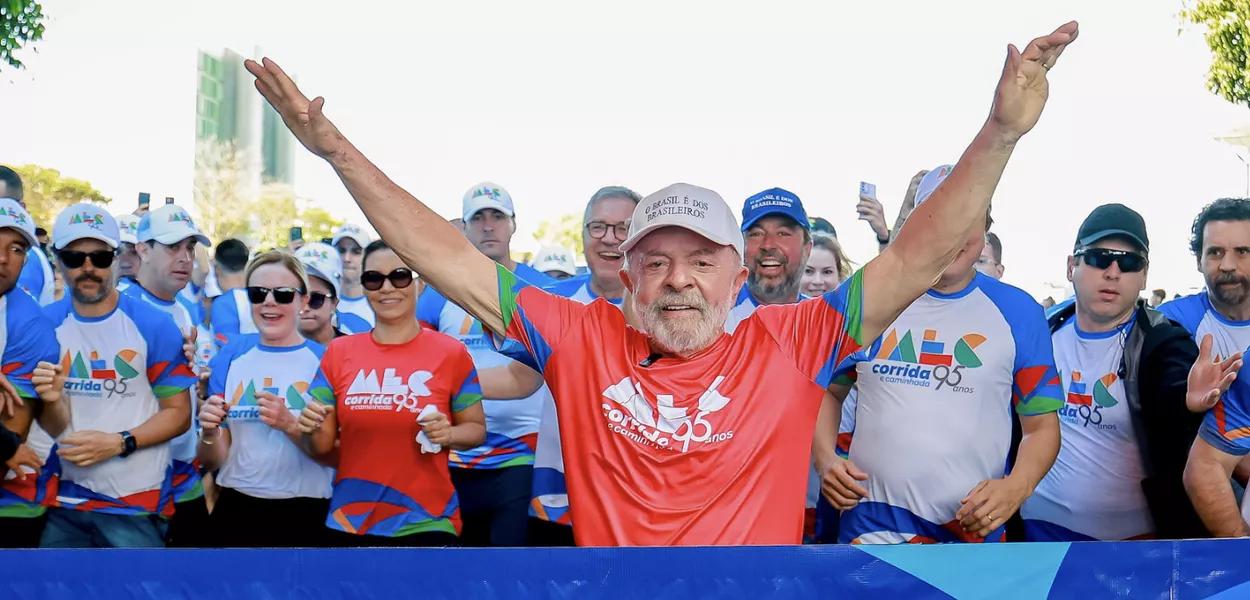 Presidente Lula participa de corrida celebratória do MEC em Brasília-DF Presidente Lula participa de corrida celebratória do MEC em Brasília-DF