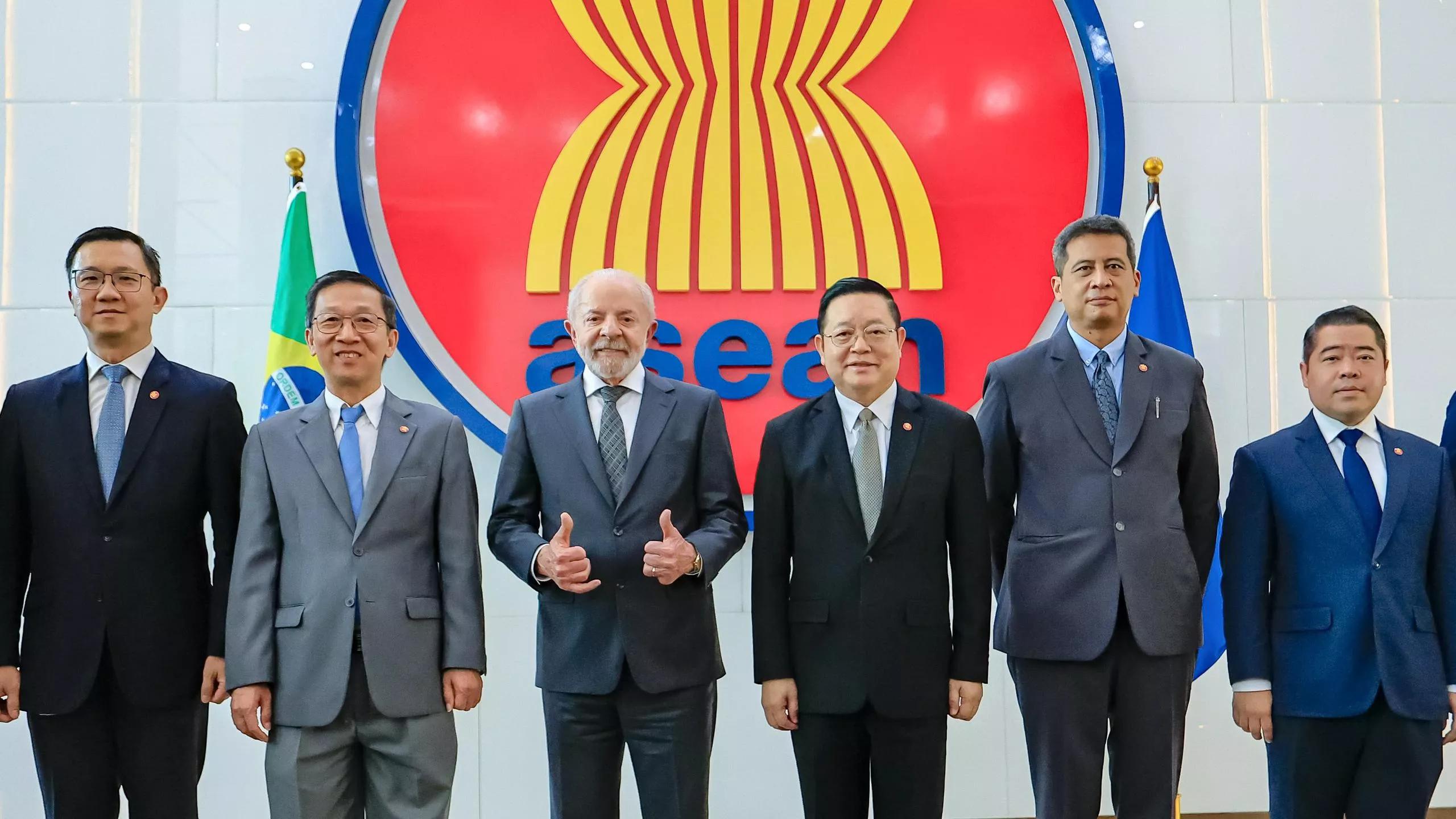 Presidente da República, Luiz Inácio Lula da Silva, durante fotografia oficial na Secretaria-Geral da Associação das Nações do Sudeste Asiático (ASEAN). Jacarta – Indonésia Foto: Ricardo Stuckert / PR