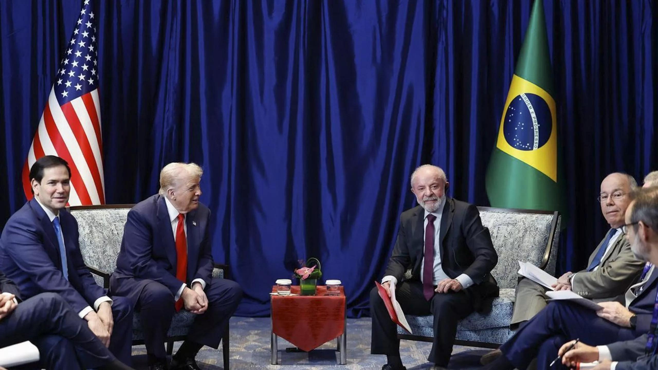 Presidente Lula durante reunião com o presidente dos Estados Unidos, Donald Trump, durante a 47ª Cúpula da Associação de Nações do Sudeste Asiátic0 (ASEAN) Presidente Lula durante reunião com o presidente dos Estados Unidos, Donald Trump, durante a 47ª Cúpula da Associação de Nações do Sudeste Asiátic0 (ASEAN)