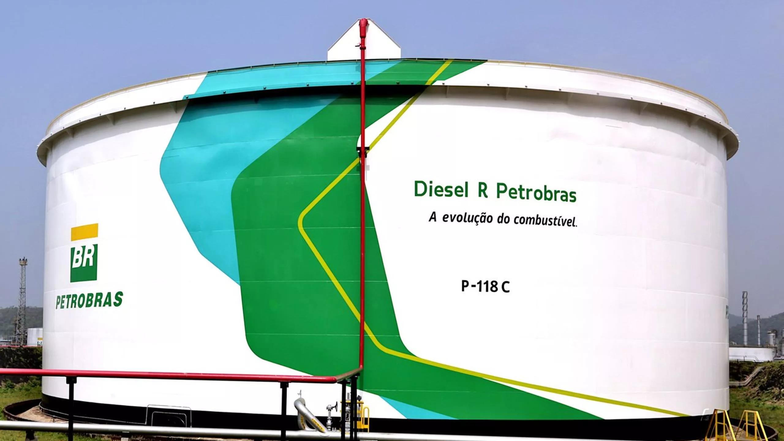 Tanque de Diesel R na Refinaria Presidente Bernardes (RPBC) em Cubatão (SP)