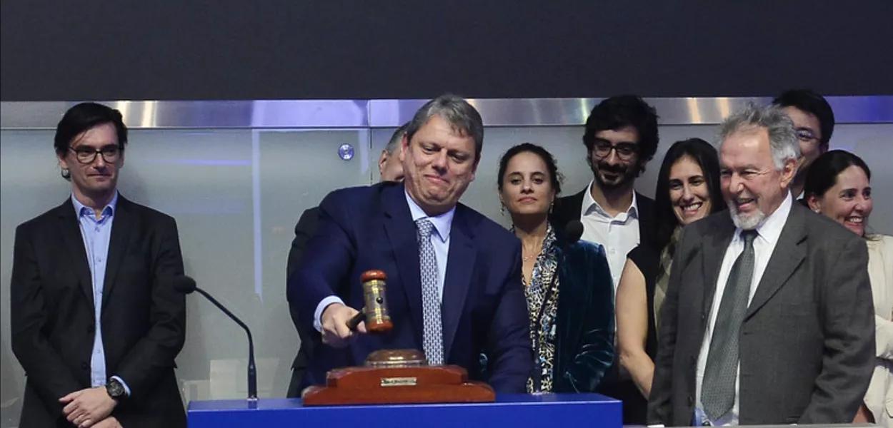 Tarcísio bate o martelo na venda da Emae para um fundo do banco Master Tarcísio bate o martelo na venda da Emae para um fundo do banco Master