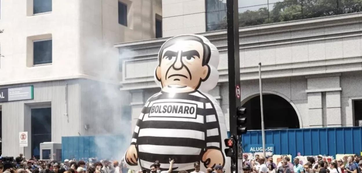 Manifestação da UNE em São Paulo celebra prisão de Bolsonaro