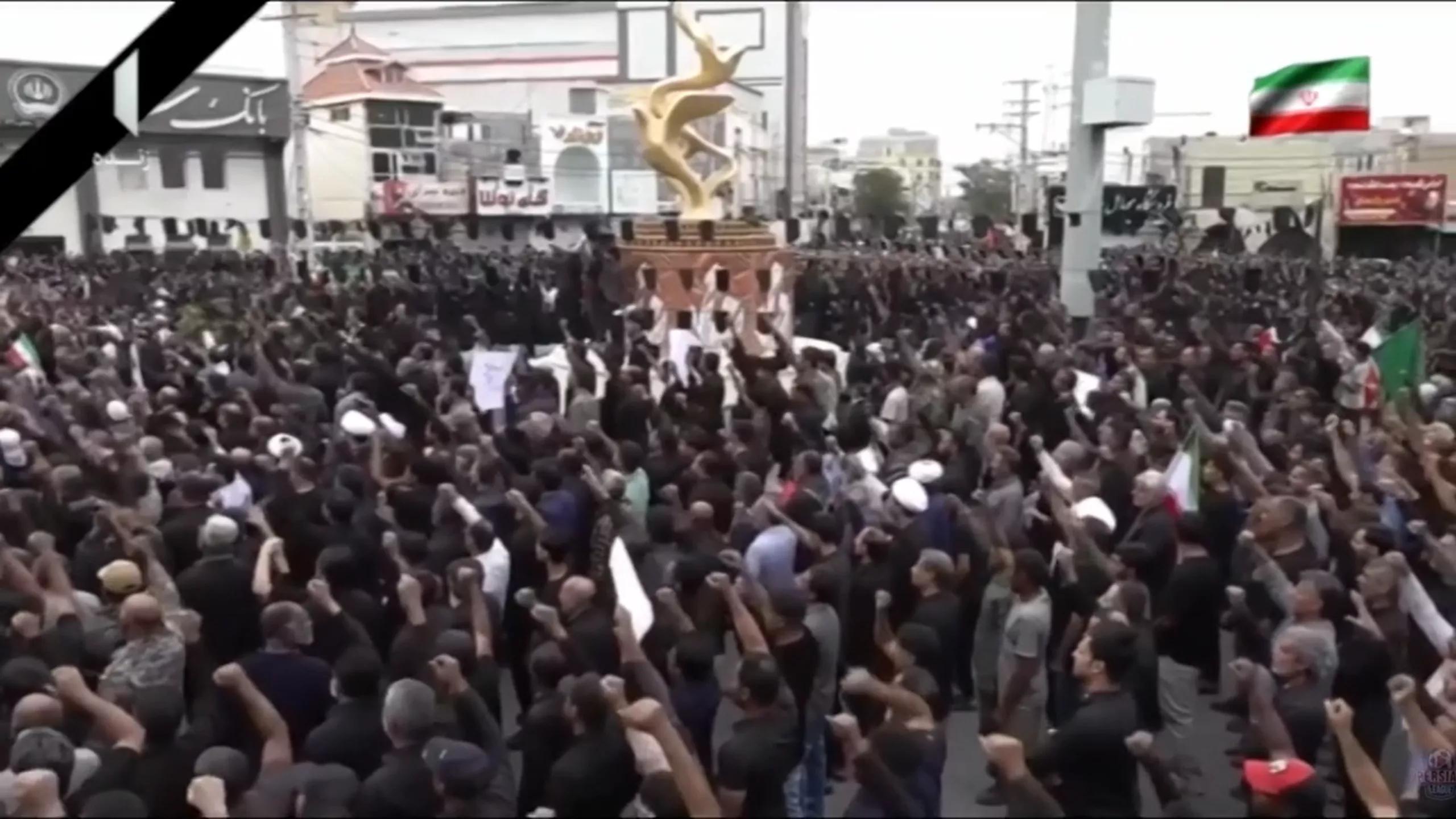 Multidão reunida em Minab, Irã Multidão reunida em Minab, Irã