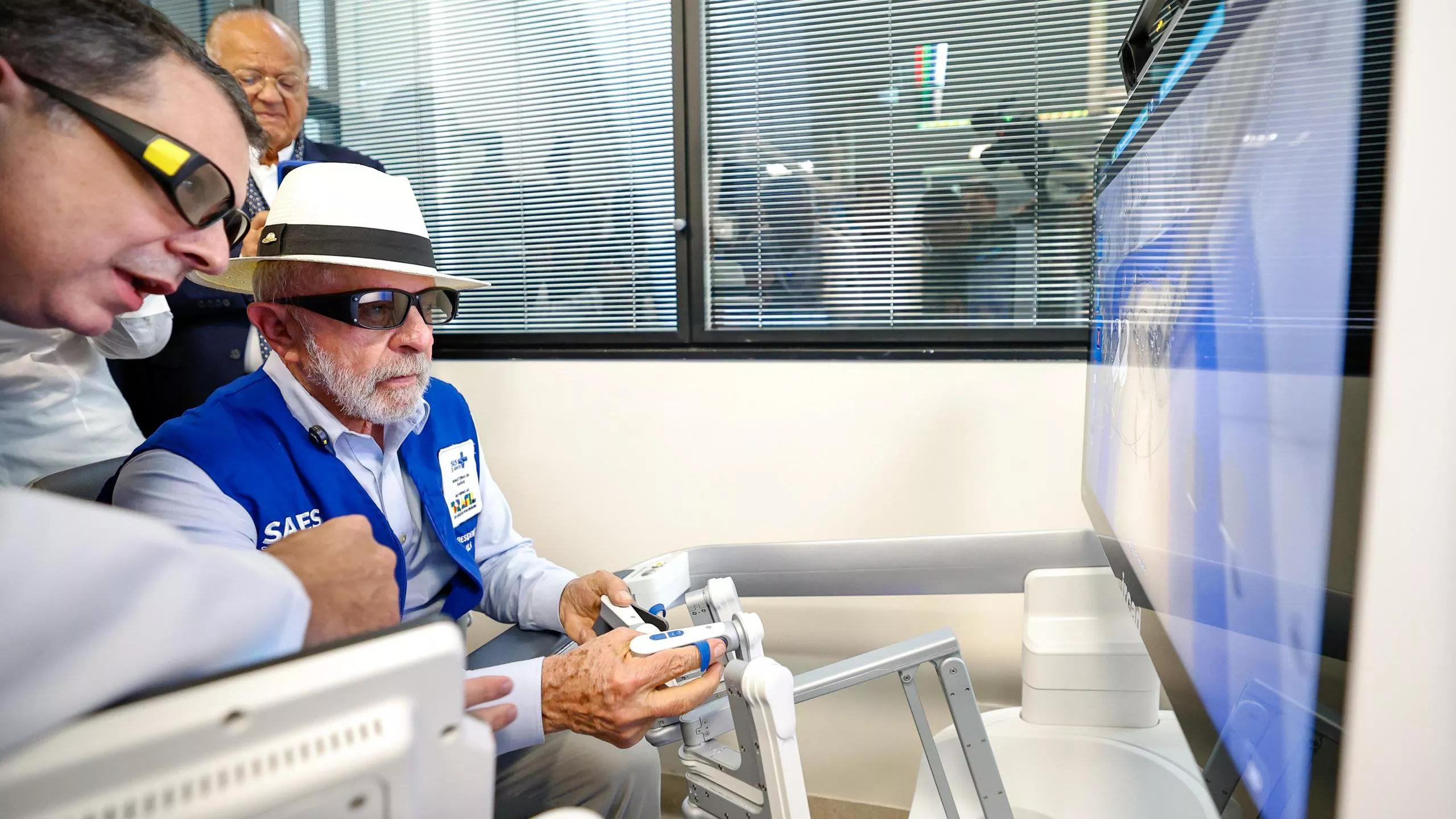 15.05.2026 - Presidente da República, Luiz Inácio Lula da Silva, durante visita ao Centro de Pesquisa Clínica e Cirurgia Robótica do Instituto de Treinamento em Cirurgias Minimamente Invasivas (IRCAD) do Hospital de Amor, Barretos - SP. 15.05.2026 - Presidente da República, Luiz Inácio Lula da Silva, durante visita ao Centro de Pesquisa Clínica e Cirurgia Robótica do Instituto de Treinamento em Cirurgias Minimamente Invasivas (IRCAD) do Hospital de Amor, Barretos - SP.