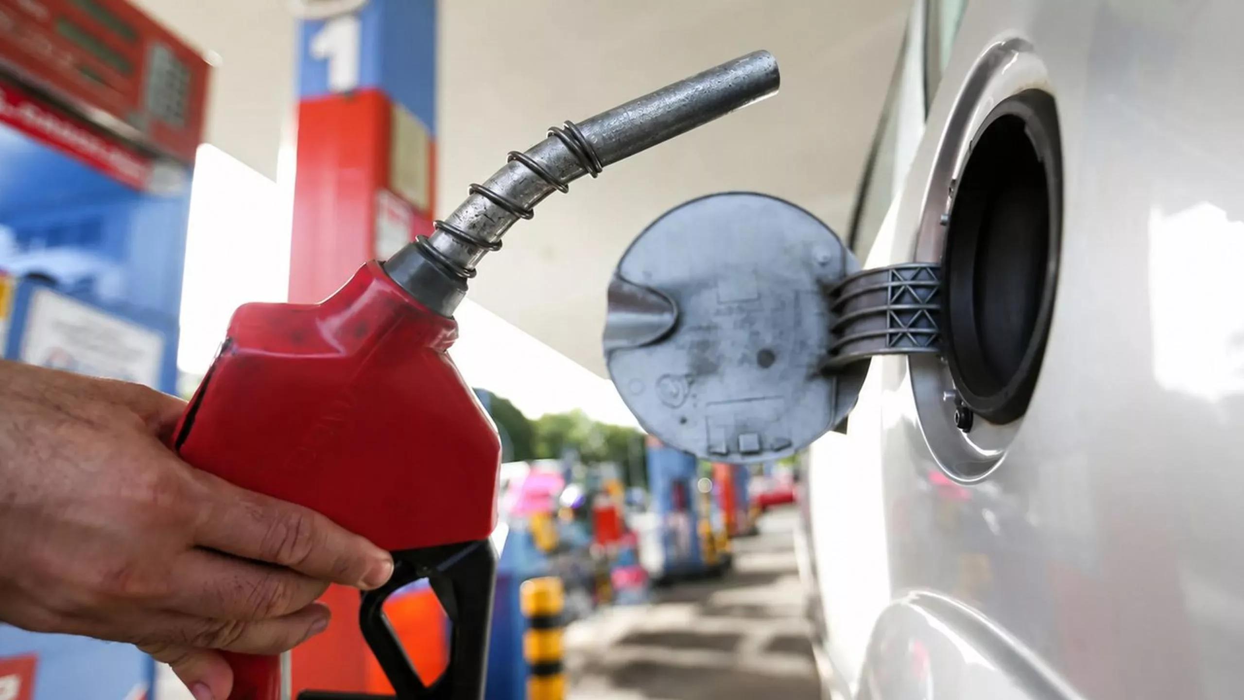 Petrobras reduz preço do diesel em R$ 0,35 por litro Petrobras reduz preço do diesel em R$ 0,35 por litro