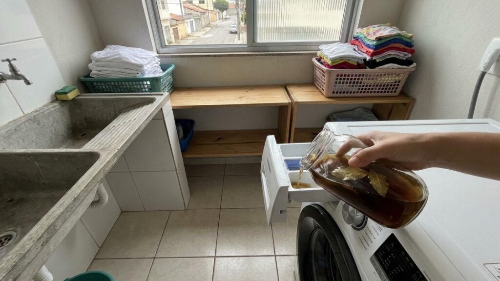 Aliar a especiaria culinária às boas práticas de separação de tecidos garante uma proteção extra para as roupas coloridas.